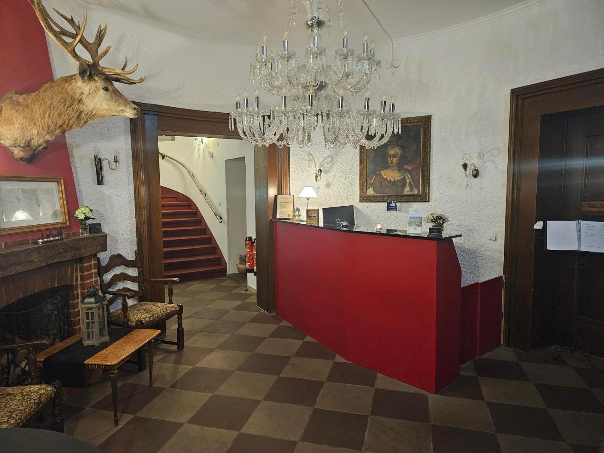 Eventlocation & Hotel Schloss Neuburg Obrigheim Exterior photo